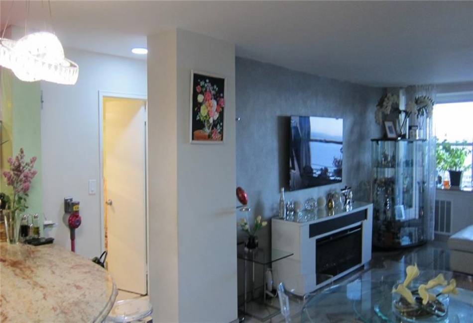 35 Seacoast Terrace, Brooklyn, New York 11235, 1 Bedroom Bedrooms, ,1 BathroomBathrooms,Residential,For Sale,Seacoast,492589