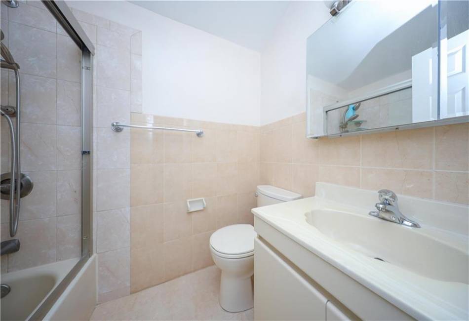 186 Monahan Avenue, Staten Island, New York 10314, 2 Bedrooms Bedrooms, ,2 BathroomsBathrooms,Residential,For Sale,Monahan,492590
