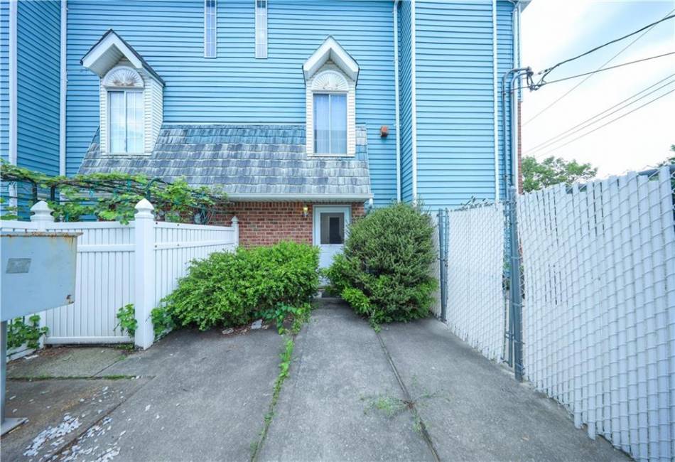 186 Monahan Avenue, Staten Island, New York 10314, 2 Bedrooms Bedrooms, ,2 BathroomsBathrooms,Residential,For Sale,Monahan,492590