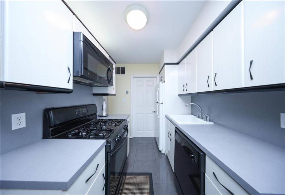 186 Monahan Avenue, Staten Island, New York 10314, 2 Bedrooms Bedrooms, ,2 BathroomsBathrooms,Residential,For Sale,Monahan,492590