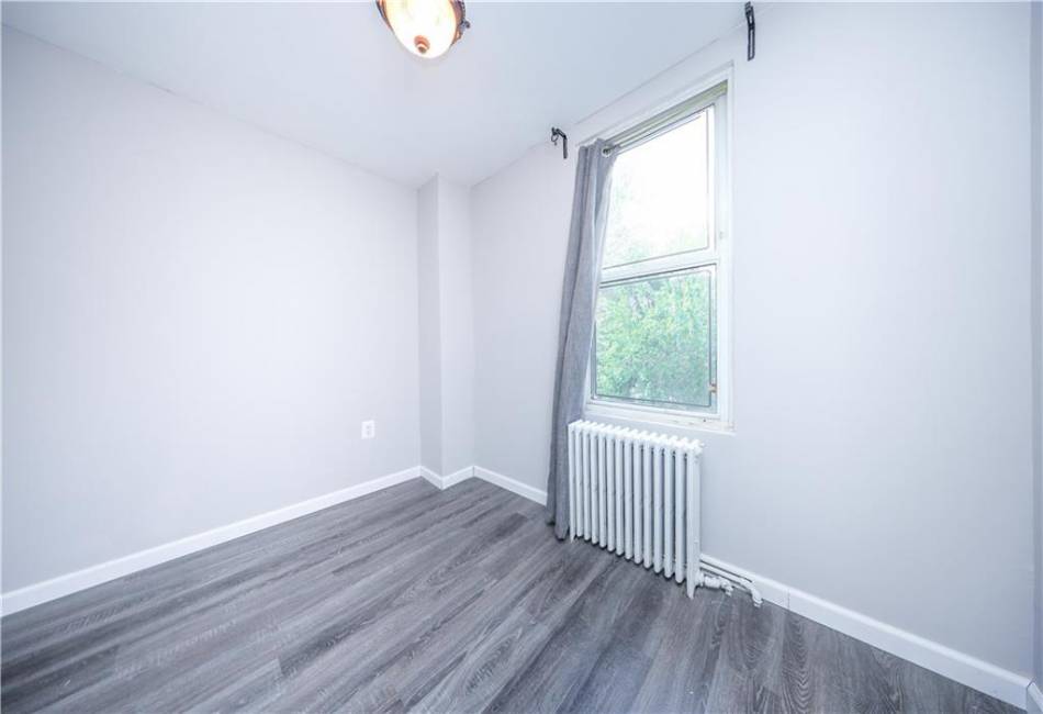 101 Laurel Avenue, Staten Island, New York 10304, 6 Bedrooms Bedrooms, ,2 BathroomsBathrooms,Residential,For Sale,Laurel,492604