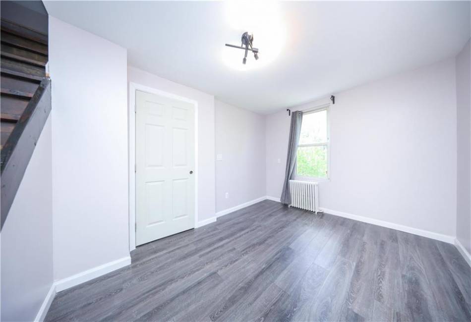 101 Laurel Avenue, Staten Island, New York 10304, 6 Bedrooms Bedrooms, ,2 BathroomsBathrooms,Residential,For Sale,Laurel,492604