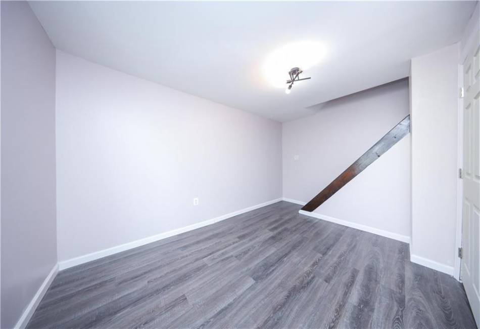 101 Laurel Avenue, Staten Island, New York 10304, 6 Bedrooms Bedrooms, ,2 BathroomsBathrooms,Residential,For Sale,Laurel,492604