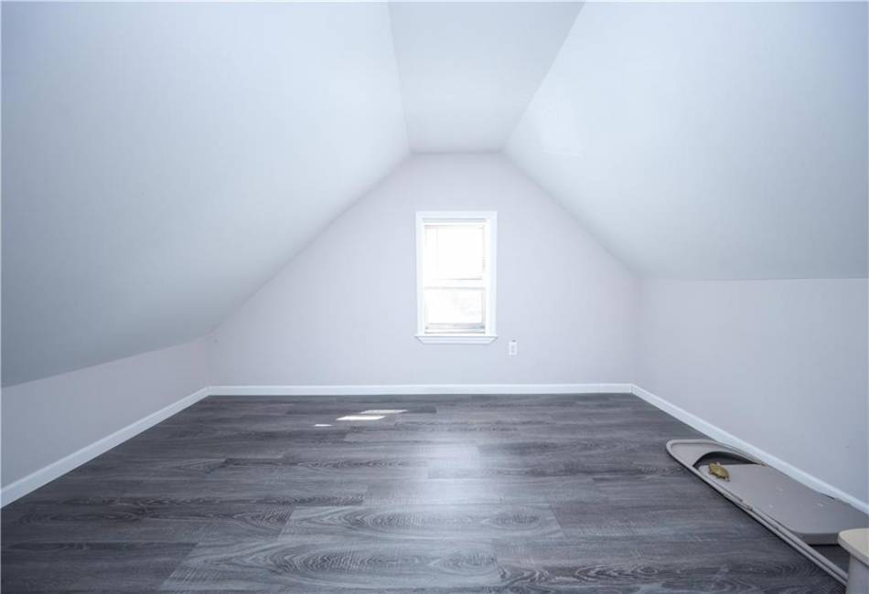 101 Laurel Avenue, Staten Island, New York 10304, 6 Bedrooms Bedrooms, ,2 BathroomsBathrooms,Residential,For Sale,Laurel,492604