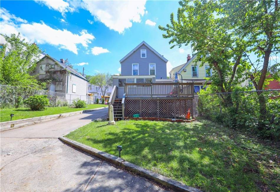 101 Laurel Avenue, Staten Island, New York 10304, 6 Bedrooms Bedrooms, ,2 BathroomsBathrooms,Residential,For Sale,Laurel,492604