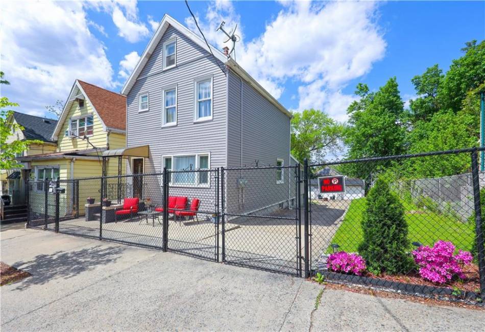 101 Laurel Avenue, Staten Island, New York 10304, 6 Bedrooms Bedrooms, ,2 BathroomsBathrooms,Residential,For Sale,Laurel,492604