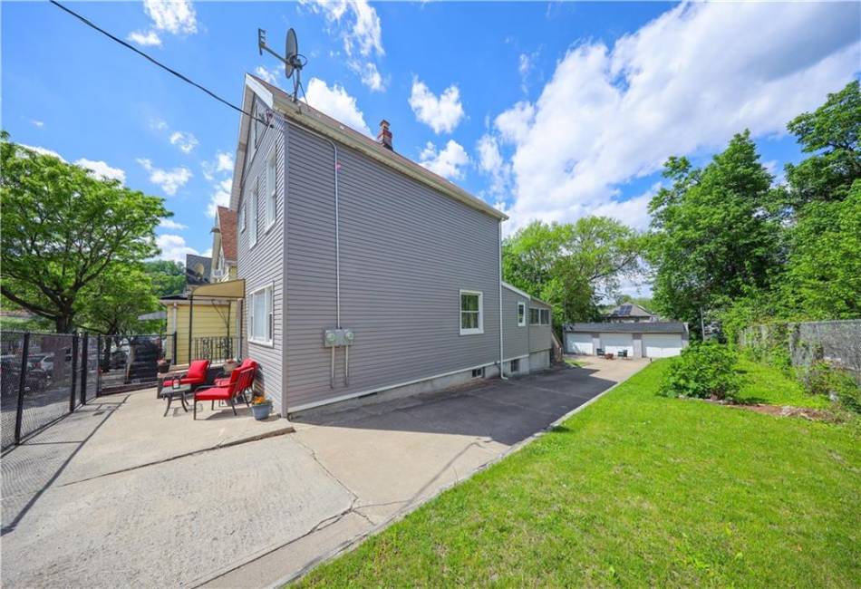 101 Laurel Avenue, Staten Island, New York 10304, 6 Bedrooms Bedrooms, ,2 BathroomsBathrooms,Residential,For Sale,Laurel,492604