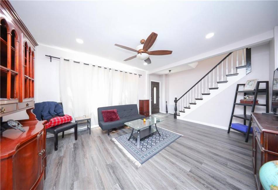 101 Laurel Avenue, Staten Island, New York 10304, 6 Bedrooms Bedrooms, ,2 BathroomsBathrooms,Residential,For Sale,Laurel,492604