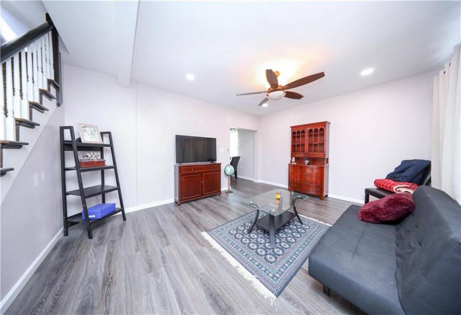 101 Laurel Avenue, Staten Island, New York 10304, 6 Bedrooms Bedrooms, ,2 BathroomsBathrooms,Residential,For Sale,Laurel,492604