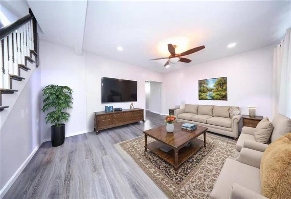 101 Laurel Avenue, Staten Island, New York 10304, 6 Bedrooms Bedrooms, ,2 BathroomsBathrooms,Residential,For Sale,Laurel,492604