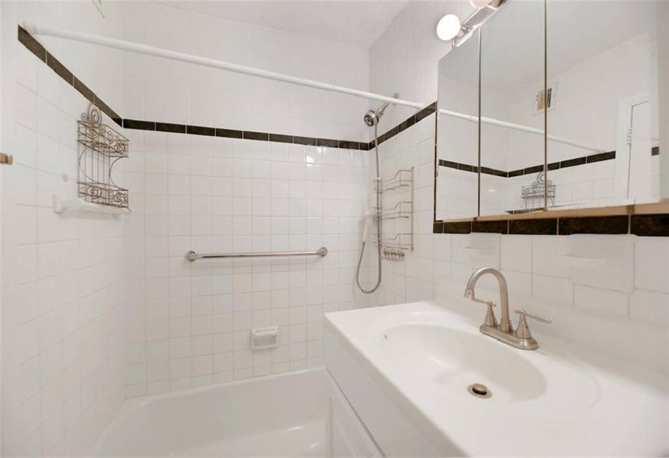 2483 16th Street, Brooklyn, New York 11214, 2 Bedrooms Bedrooms, ,1 BathroomBathrooms,Residential,For Sale,16th,492605