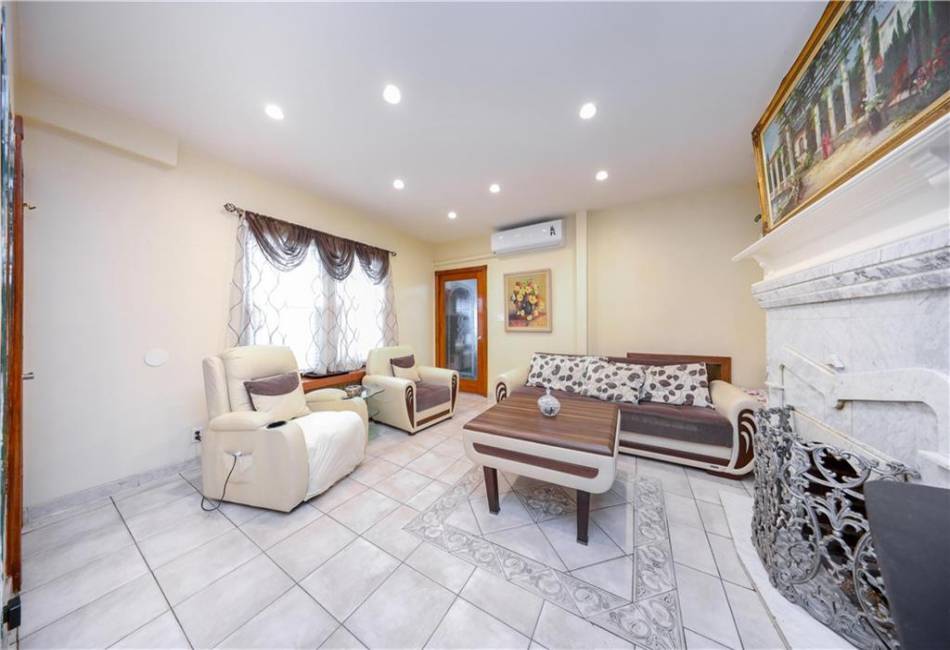 2405 82nd Street, Brooklyn, New York 11214, 4 Bedrooms Bedrooms, ,3 BathroomsBathrooms,Residential,For Sale,82nd,492571