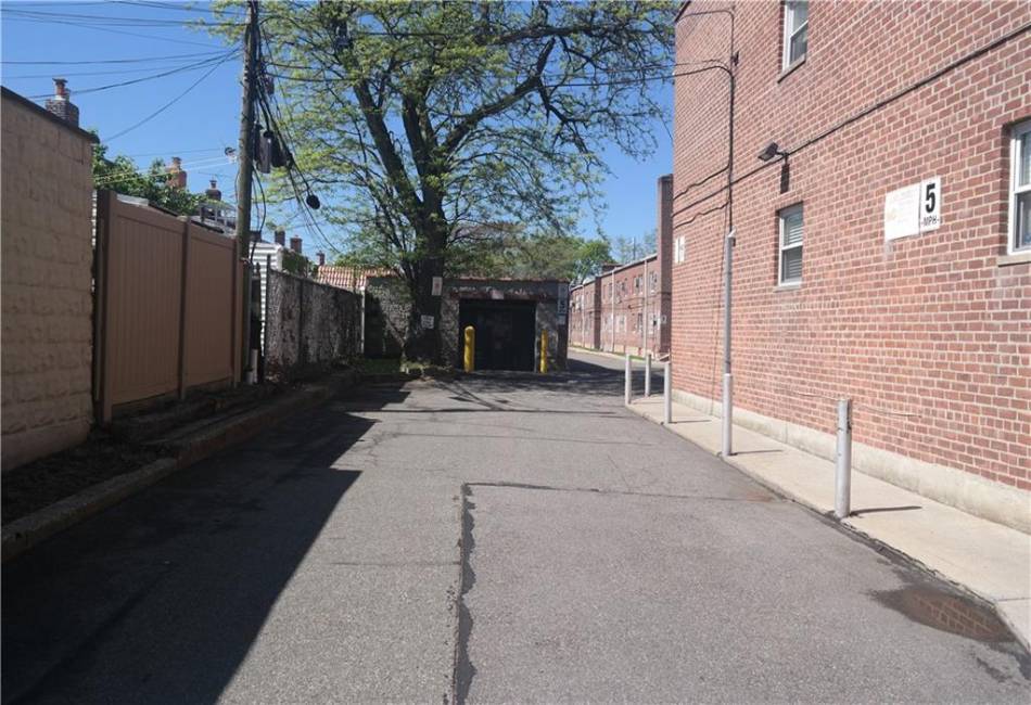 1456 Independence Avenue, Brooklyn, New York 11228, 1 Bedroom Bedrooms, ,1 BathroomBathrooms,Residential,For Sale,Independence,492442