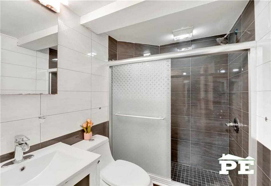 2758 26th Street, Brooklyn, New York 11235, 3 Bedrooms Bedrooms, ,3 BathroomsBathrooms,Residential,For Sale,26th,492519