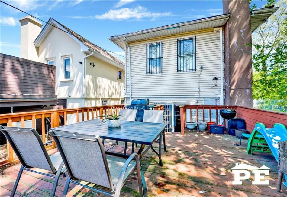 2758 26th Street, Brooklyn, New York 11235, 3 Bedrooms Bedrooms, ,3 BathroomsBathrooms,Residential,For Sale,26th,492519