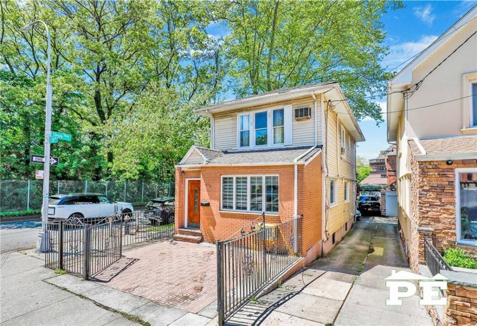 2758 26th Street, Brooklyn, New York 11235, 3 Bedrooms Bedrooms, ,3 BathroomsBathrooms,Residential,For Sale,26th,492519