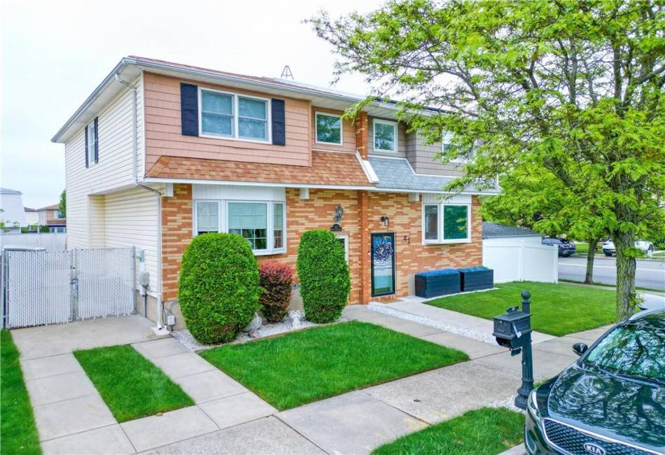 43 Winchester Avenue, Staten Island, New York 10312, 3 Bedrooms Bedrooms, ,2 BathroomsBathrooms,Residential,For Sale,Winchester,492565