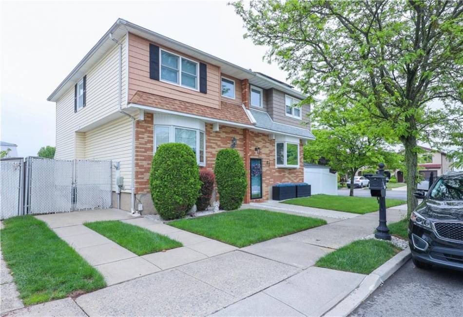 43 Winchester Avenue, Staten Island, New York 10312, 3 Bedrooms Bedrooms, ,2 BathroomsBathrooms,Residential,For Sale,Winchester,492565