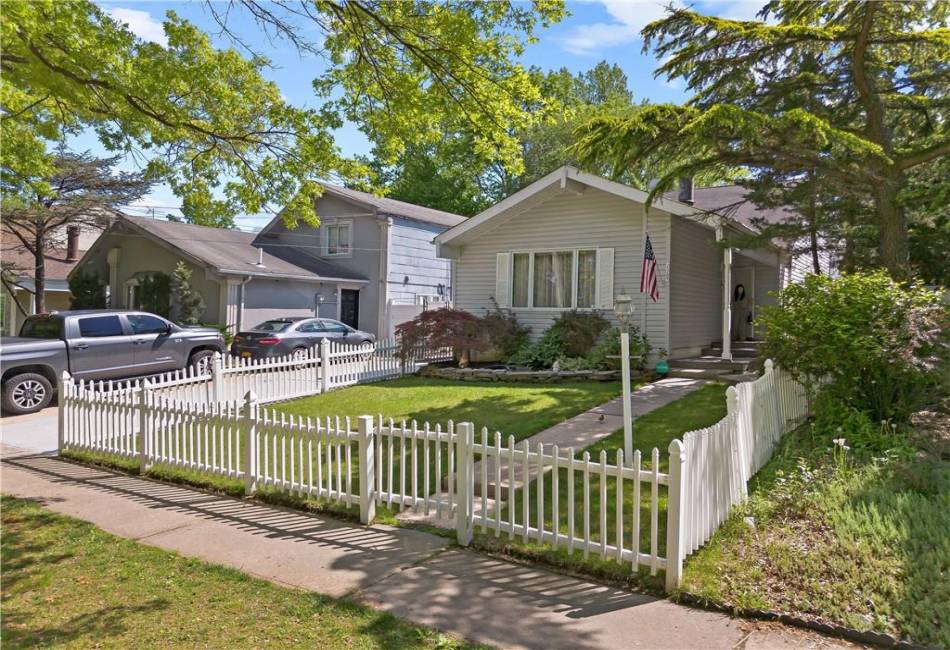 1182 Arthur Kill Road, Staten Island, New York 10312, 3 Bedrooms Bedrooms, ,2 BathroomsBathrooms,Residential,For Sale,Arthur Kill,492616