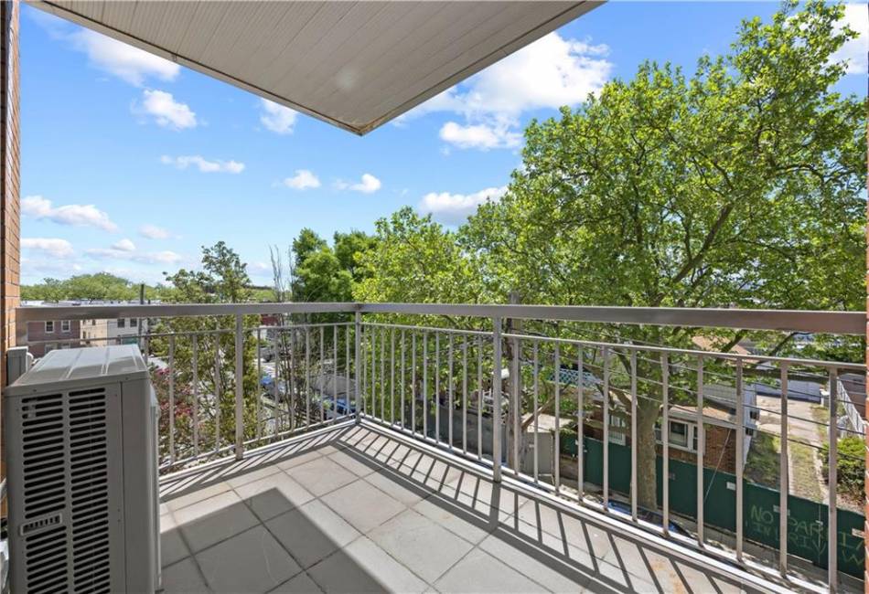 71 Village Rd North, Brooklyn, New York 11223, 2 Bedrooms Bedrooms, ,2 BathroomsBathrooms,Residential,For Sale,Village Rd North,492620