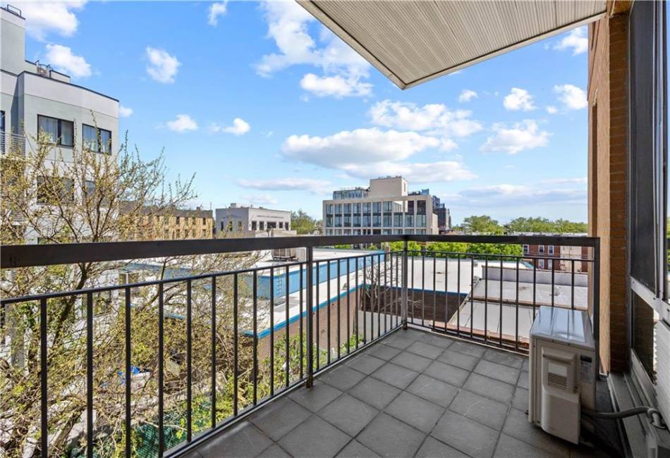 71 Village Rd North, Brooklyn, New York 11223, 2 Bedrooms Bedrooms, ,2 BathroomsBathrooms,Residential,For Sale,Village Rd North,492620