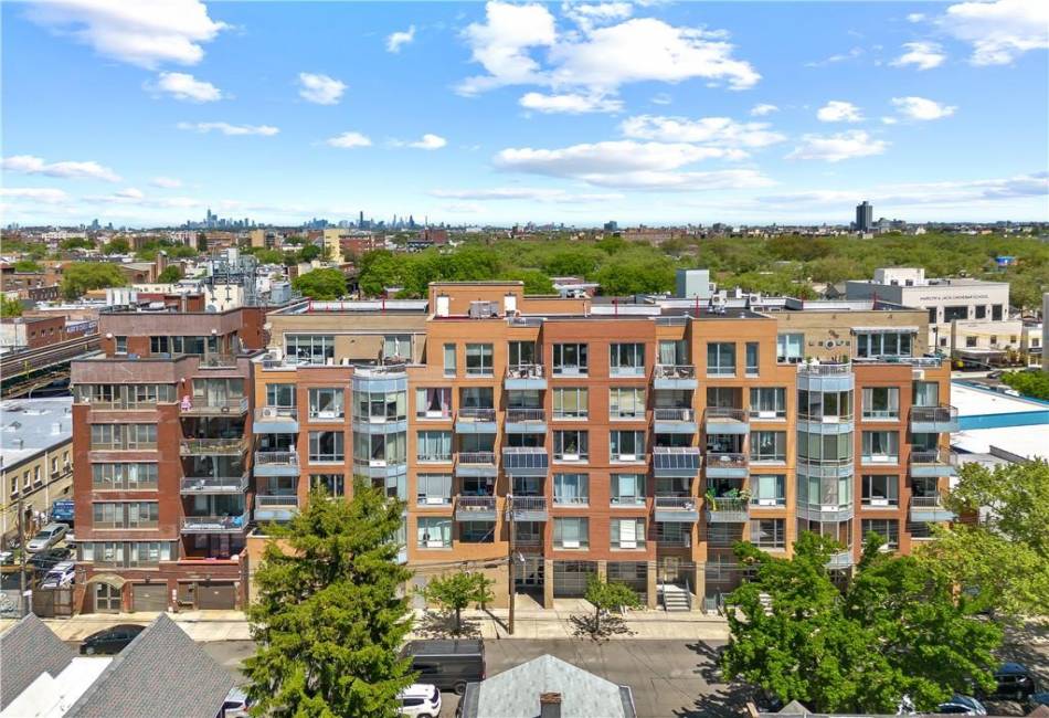 71 Village Rd North, Brooklyn, New York 11223, 2 Bedrooms Bedrooms, ,2 BathroomsBathrooms,Residential,For Sale,Village Rd North,492620