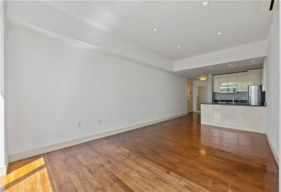 71 Village Rd North, Brooklyn, New York 11223, 2 Bedrooms Bedrooms, ,2 BathroomsBathrooms,Residential,For Sale,Village Rd North,492620