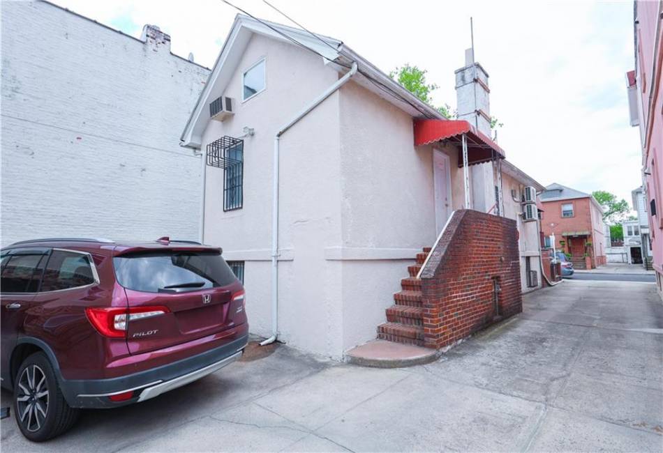 2035 73rd Street, Brooklyn, New York 11204, 3 Bedrooms Bedrooms, ,2 BathroomsBathrooms,Residential,For Sale,73rd,492636