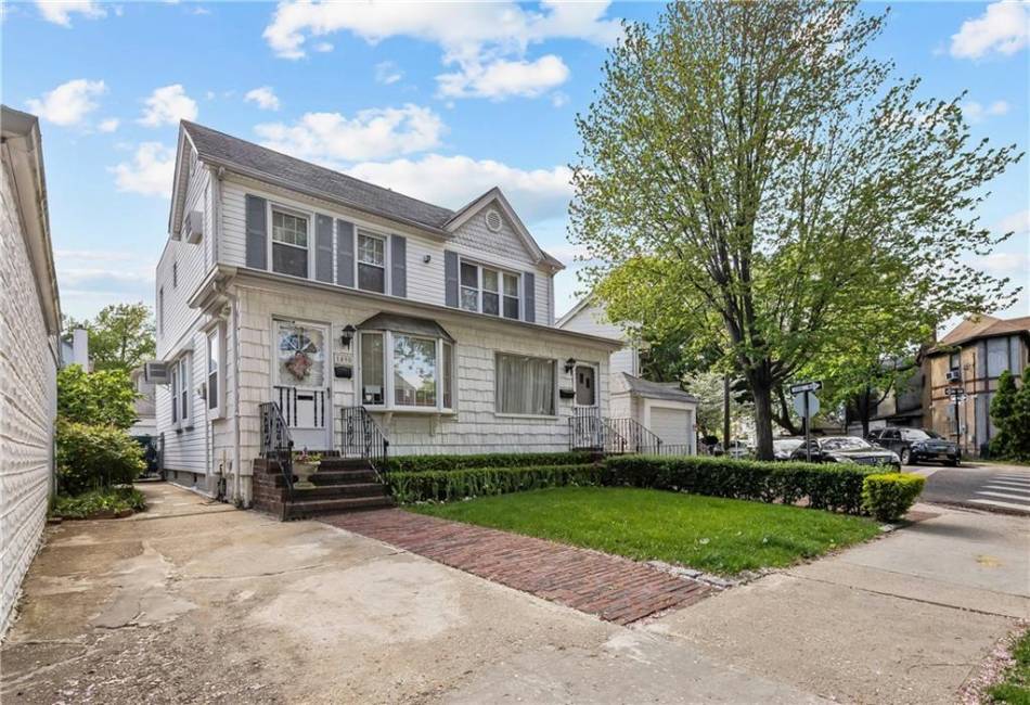 1490 23rd Street, Brooklyn, New York 11210, 2 Bedrooms Bedrooms, ,2 BathroomsBathrooms,Residential,For Sale,23rd,492639