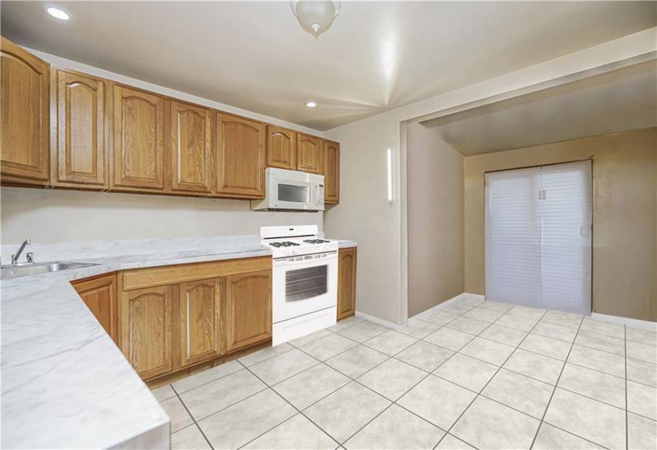 1223 Avenue Y, Brooklyn, New York 11235, 3 Bedrooms Bedrooms, ,1 BathroomBathrooms,Residential,For Sale,Avenue Y,492641