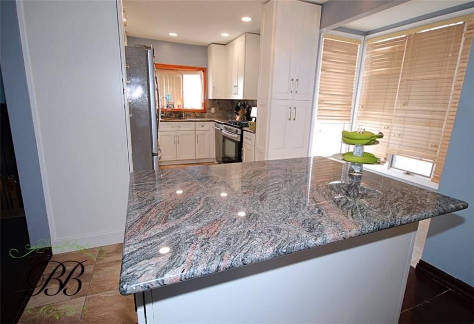 7413 Avenue X, Brooklyn, New York 11234, 3 Bedrooms Bedrooms, ,3 BathroomsBathrooms,Residential,For Sale,Avenue X,488364