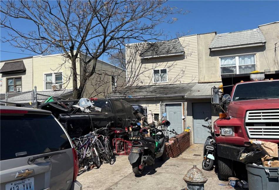 21 Preston Court, Brooklyn, New York 11234, 2 Bedrooms Bedrooms, ,1 BathroomBathrooms,Residential,For Sale,Preston,490790