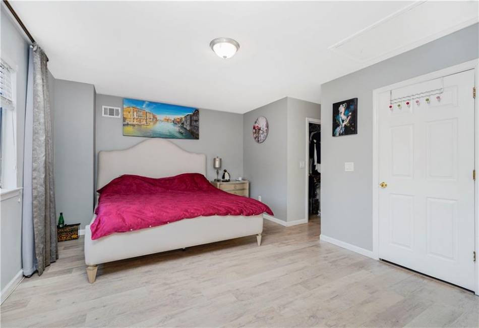 131 Stonegate Drive, Staten Island, New York 10304, 3 Bedrooms Bedrooms, ,3 BathroomsBathrooms,Residential,For Sale,Stonegate,492619