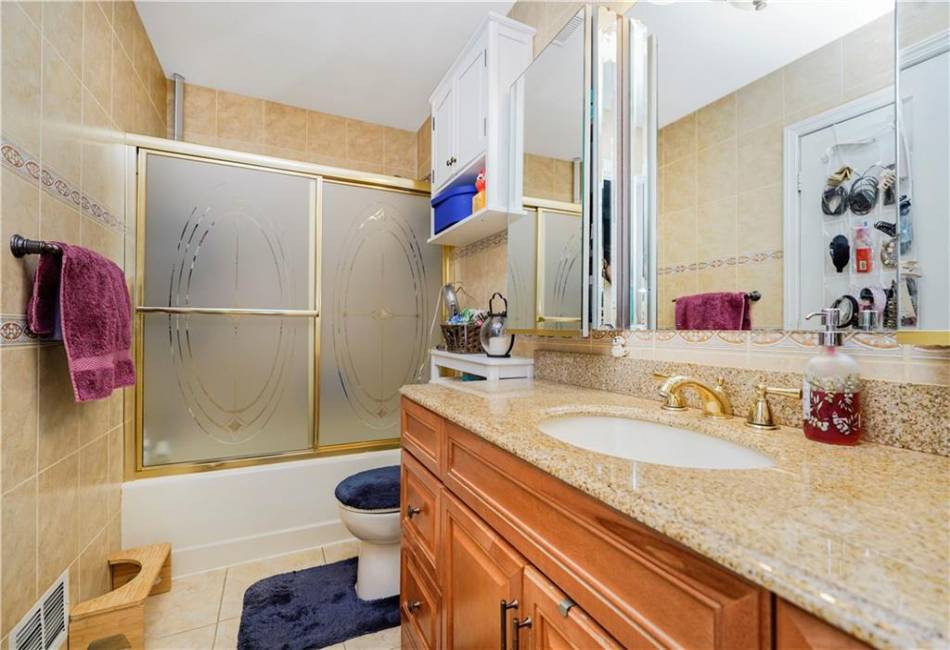 131 Stonegate Drive, Staten Island, New York 10304, 3 Bedrooms Bedrooms, ,3 BathroomsBathrooms,Residential,For Sale,Stonegate,492619