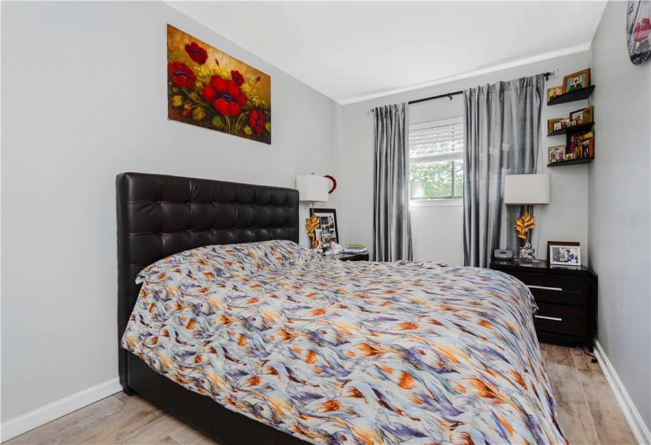 131 Stonegate Drive, Staten Island, New York 10304, 3 Bedrooms Bedrooms, ,3 BathroomsBathrooms,Residential,For Sale,Stonegate,492619