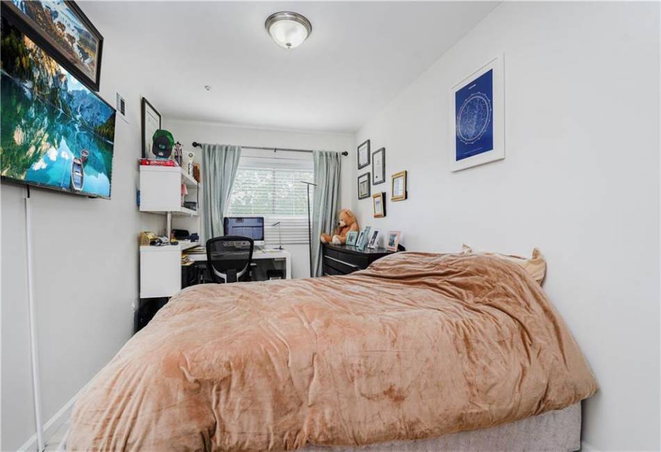 131 Stonegate Drive, Staten Island, New York 10304, 3 Bedrooms Bedrooms, ,3 BathroomsBathrooms,Residential,For Sale,Stonegate,492619