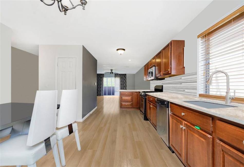 131 Stonegate Drive, Staten Island, New York 10304, 3 Bedrooms Bedrooms, ,3 BathroomsBathrooms,Residential,For Sale,Stonegate,492619