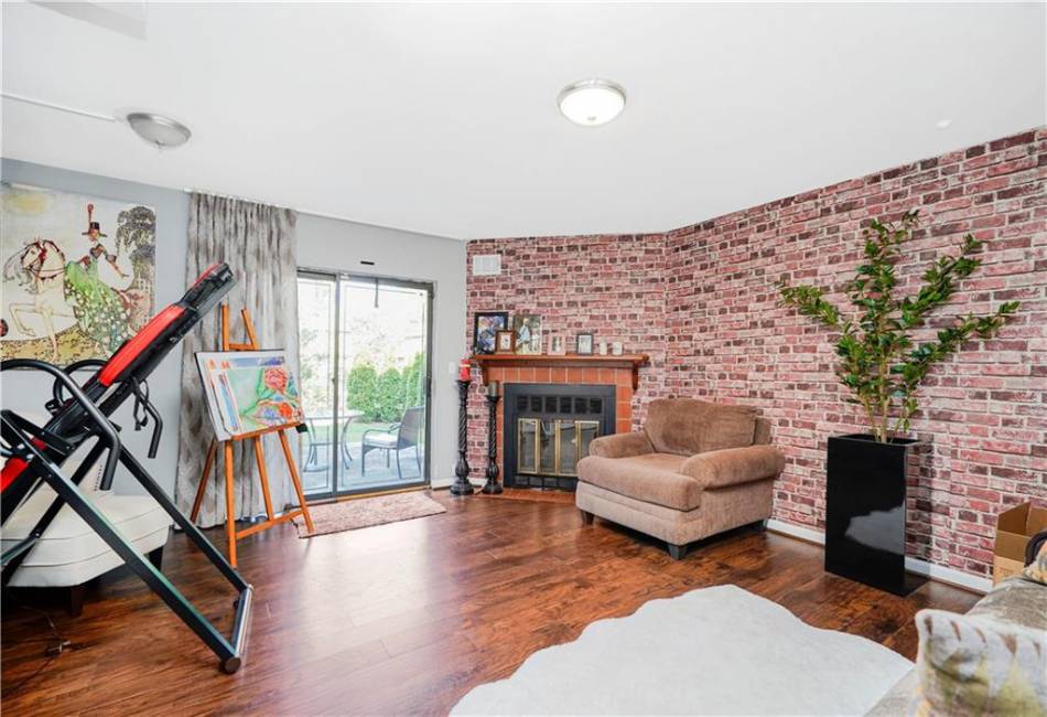 131 Stonegate Drive, Staten Island, New York 10304, 3 Bedrooms Bedrooms, ,3 BathroomsBathrooms,Residential,For Sale,Stonegate,492619