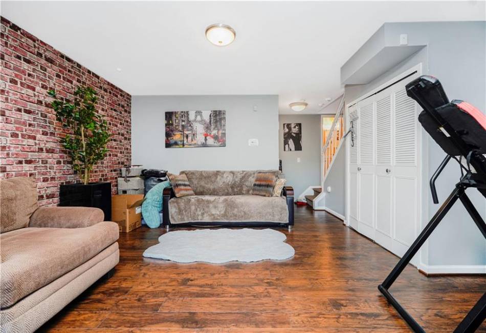 131 Stonegate Drive, Staten Island, New York 10304, 3 Bedrooms Bedrooms, ,3 BathroomsBathrooms,Residential,For Sale,Stonegate,492619