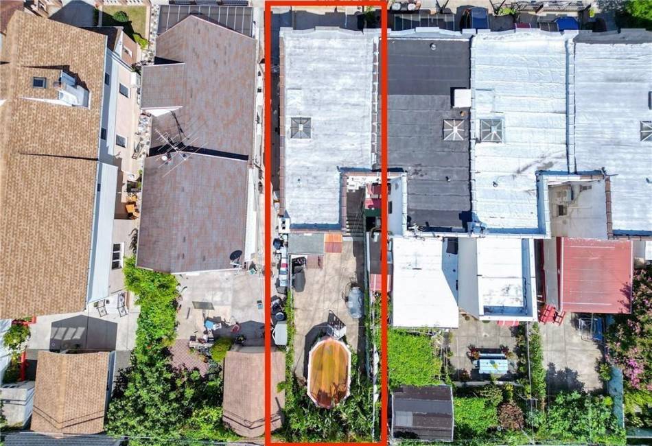 1722 70th Street, Brooklyn, New York 11204, 3 Bedrooms Bedrooms, ,2 BathroomsBathrooms,Residential,For Sale,70th,492626
