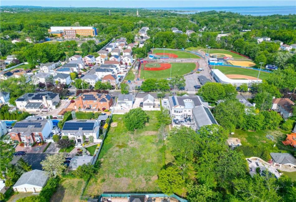 230 Bedell Avenue, Staten Island, New York 10307, 2 Bedrooms Bedrooms, ,1 BathroomBathrooms,Residential,For Sale,Bedell,492647