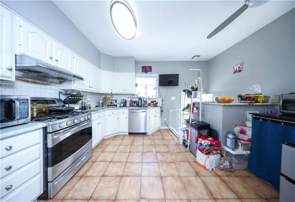 2039 Batchelder Street, Brooklyn, New York 11229, 3 Bedrooms Bedrooms, ,2 BathroomsBathrooms,Residential,For Sale,Batchelder,492652