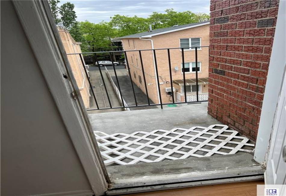 4665 Bedford Avenue, Brooklyn, New York 11235, 1 Bedroom Bedrooms, ,1 BathroomBathrooms,Residential,For Sale,Bedford,492653
