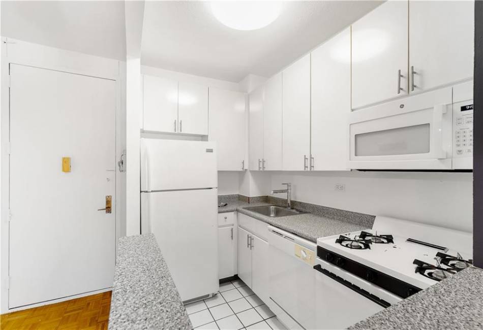 3111 Ocean Parkway, Brooklyn, New York 11235, ,1 BathroomBathrooms,Residential,For Sale,Ocean,492654