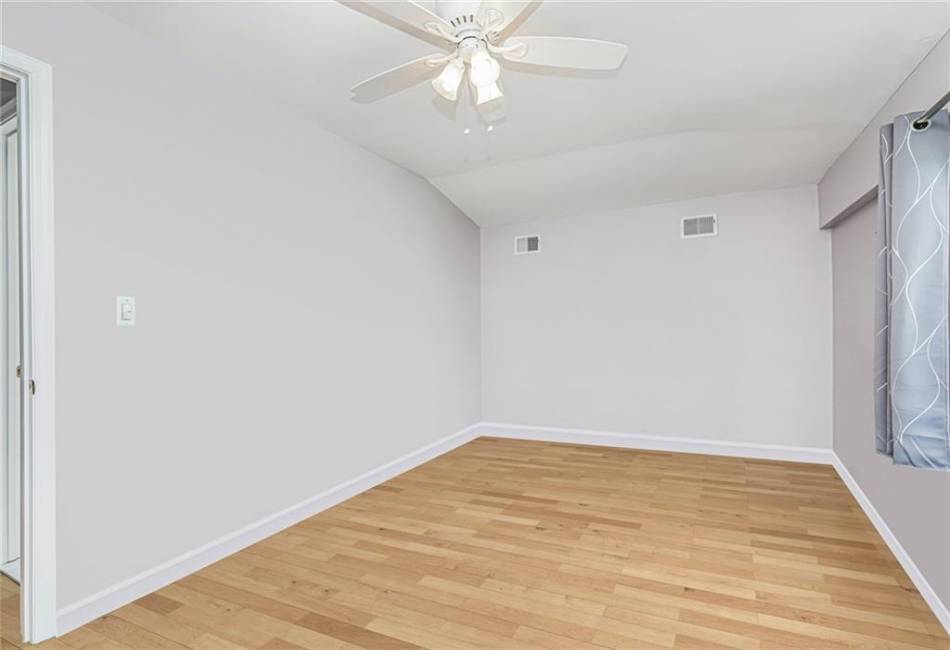 12 Seagate Court, Staten Island, New York 10305, 2 Bedrooms Bedrooms, ,3 BathroomsBathrooms,Residential,For Sale,Seagate,492663