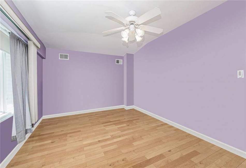12 Seagate Court, Staten Island, New York 10305, 2 Bedrooms Bedrooms, ,3 BathroomsBathrooms,Residential,For Sale,Seagate,492663