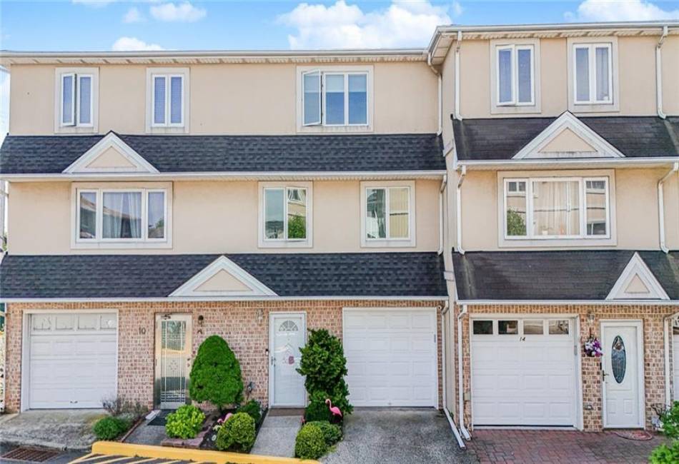 12 Seagate Court, Staten Island, New York 10305, 2 Bedrooms Bedrooms, ,3 BathroomsBathrooms,Residential,For Sale,Seagate,492663