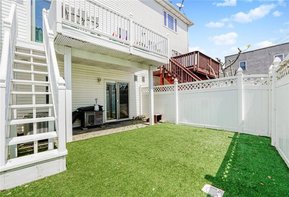 12 Seagate Court, Staten Island, New York 10305, 2 Bedrooms Bedrooms, ,3 BathroomsBathrooms,Residential,For Sale,Seagate,492663
