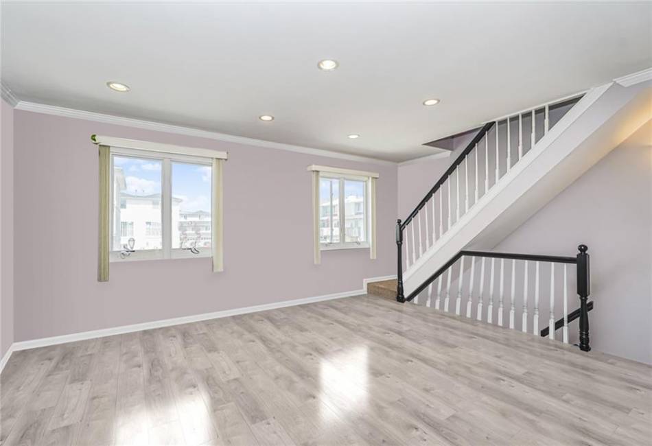 12 Seagate Court, Staten Island, New York 10305, 2 Bedrooms Bedrooms, ,3 BathroomsBathrooms,Residential,For Sale,Seagate,492663