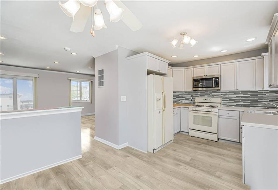 12 Seagate Court, Staten Island, New York 10305, 2 Bedrooms Bedrooms, ,3 BathroomsBathrooms,Residential,For Sale,Seagate,492663